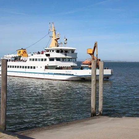 Gemuetliche Doppelhaushaelfte In Strandnaehe In Nessmersiel